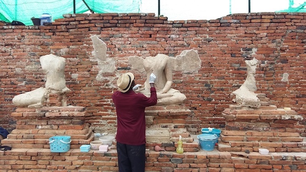 Ousmane Kounta at Wat Chaiwatthanaram