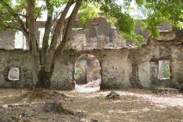 SLE Bunce Island ruins 2019.jpg